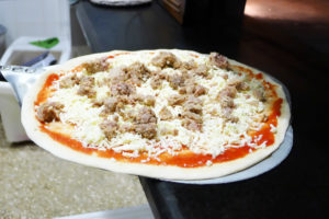 Pizzeria la Lievita pizza a domicilio e da asporto salsiccia pronta da infornare